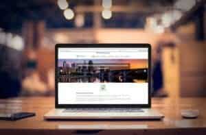 Laptopwithblankscreenontable